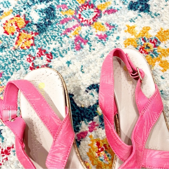 BZees SAndals Women's 11 Radiant Pink Strappy Cork Wedge Comfort Sole - Picture 4 of 8